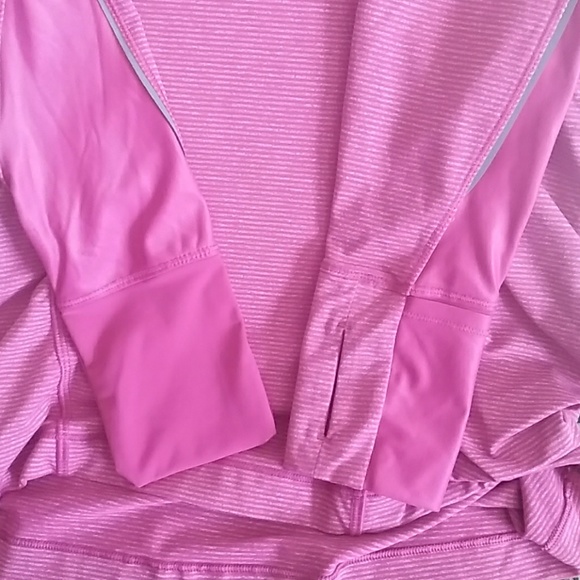 Lululemon Athletica Microstripe Ruched side Blouse - Picture 4 of 6